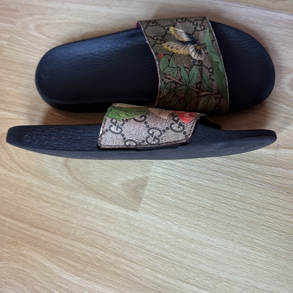Gucci Black Slides with Floral and Butterfly Design - Picture 4 of 12